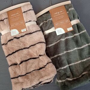 2 Cade & Cole Faux Fur Baby Blanket 30x40